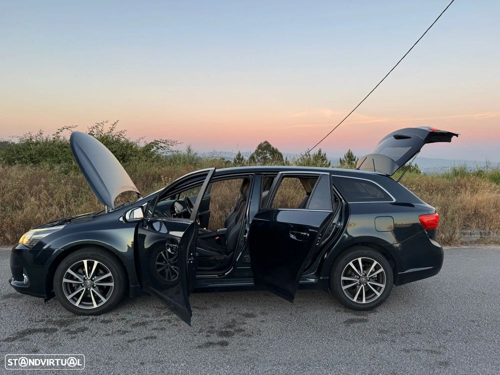 Toyota Avensis SW 2.0 D-4D Comfort - 12