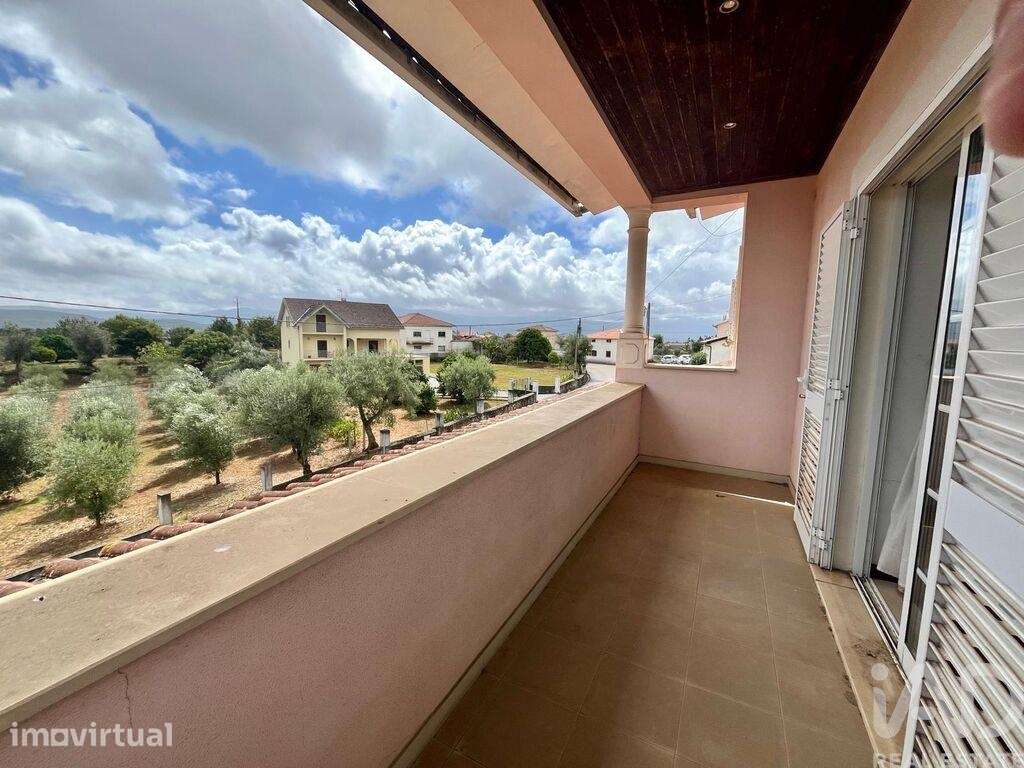 Moradia isolada T5 em Poiares de 209 m2 - Grande imagem: 4/17
