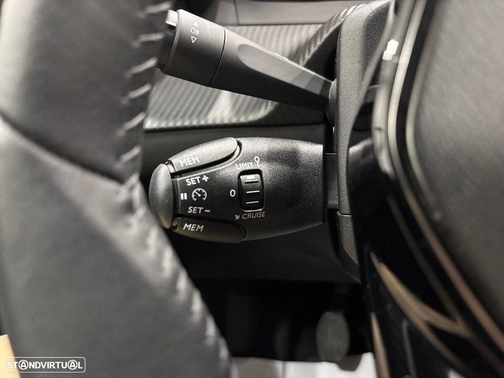 Peugeot 2008 1.2 PureTech Active - 21