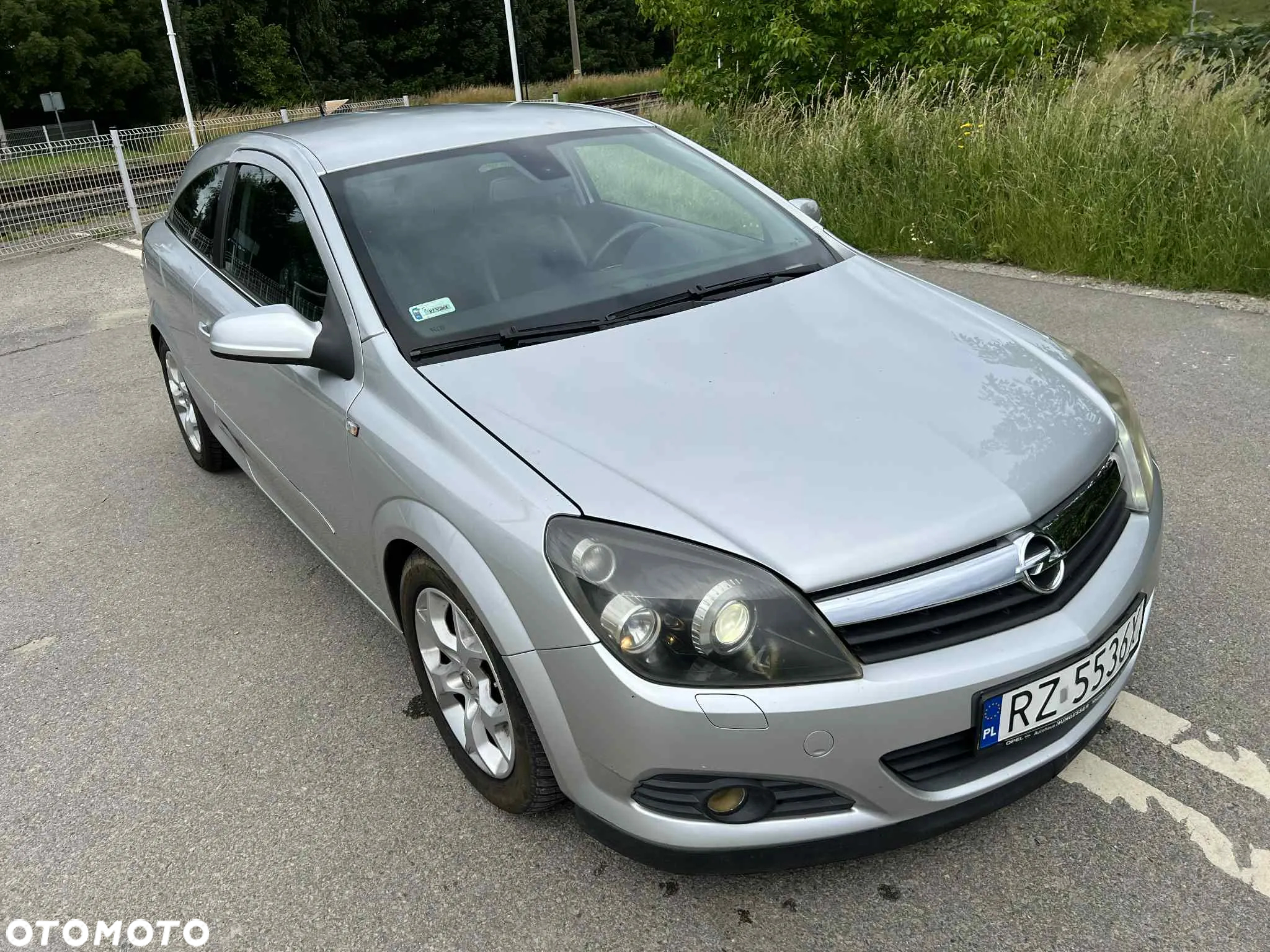 Opel Astra III GTC 2.0 T Sport - 2