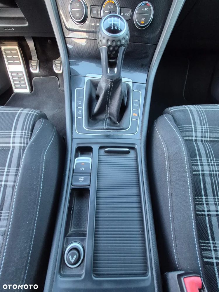 Volkswagen Golf - 21