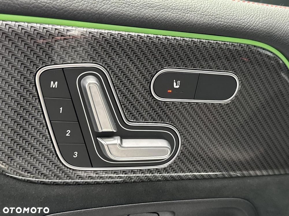 Mercedes-Benz GLB - 12