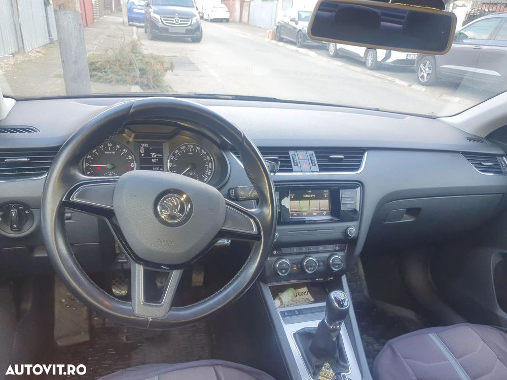 Skoda Octavia 1.6 TDI AMBITION - 4