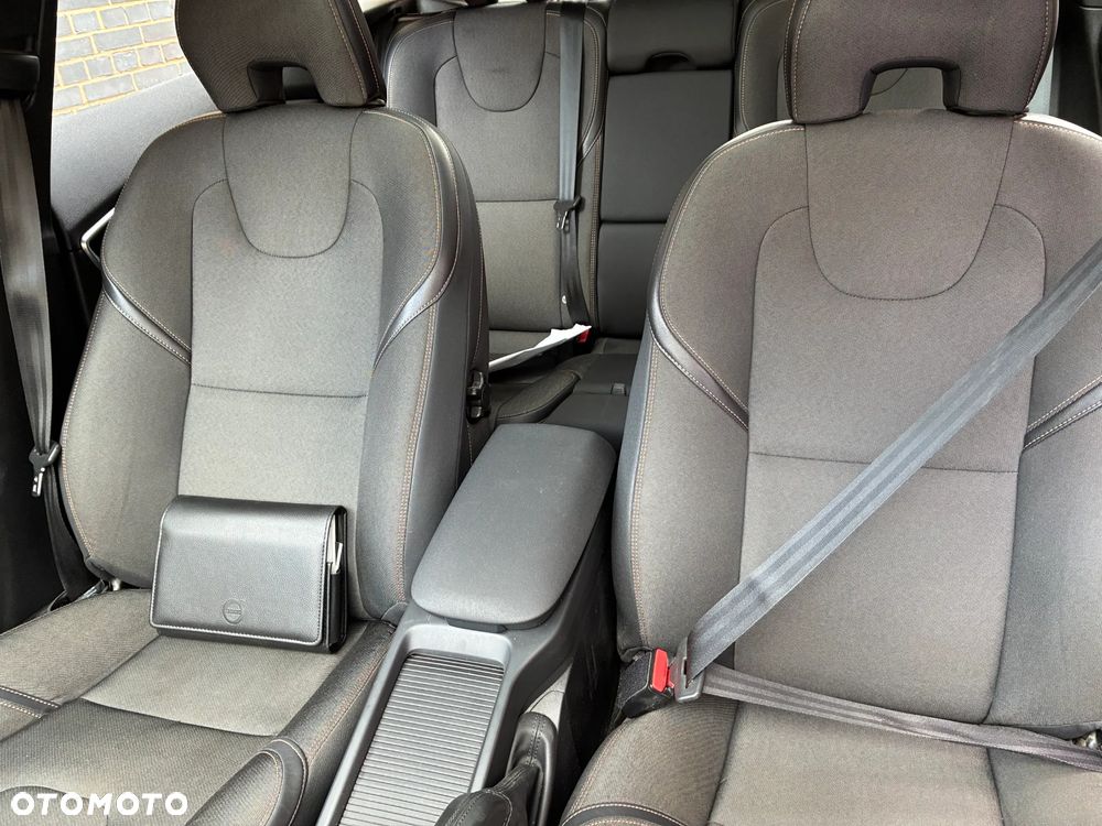 Volvo V40 Cross Country D2 Momentum - 12