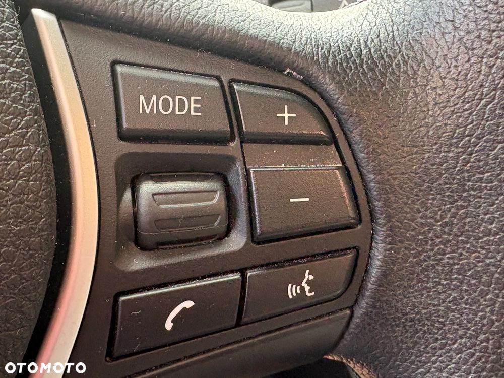 BMW Seria 1 116i - 25