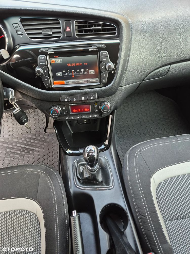 Kia Ceed 1.6 CRDi 128 Platinum Edition - 25