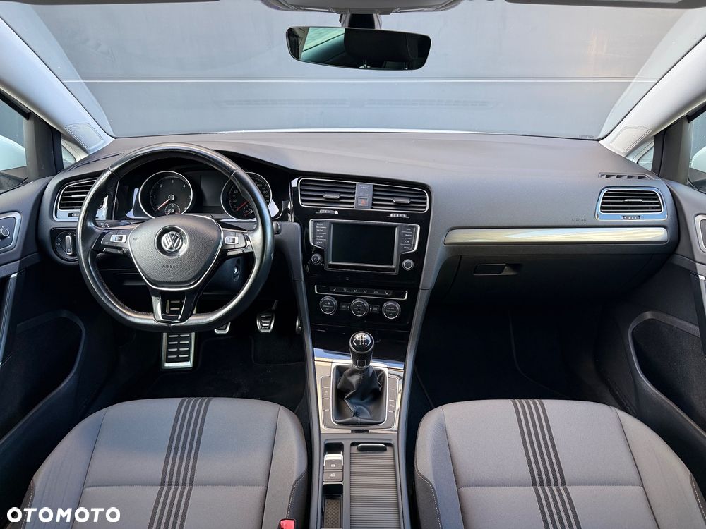 Volkswagen Golf - 10