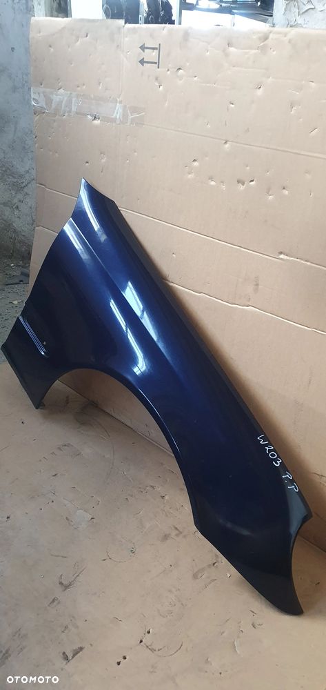 Błotnik prawy przód przedni prawy Mercedes C-Klasa W203 - 3