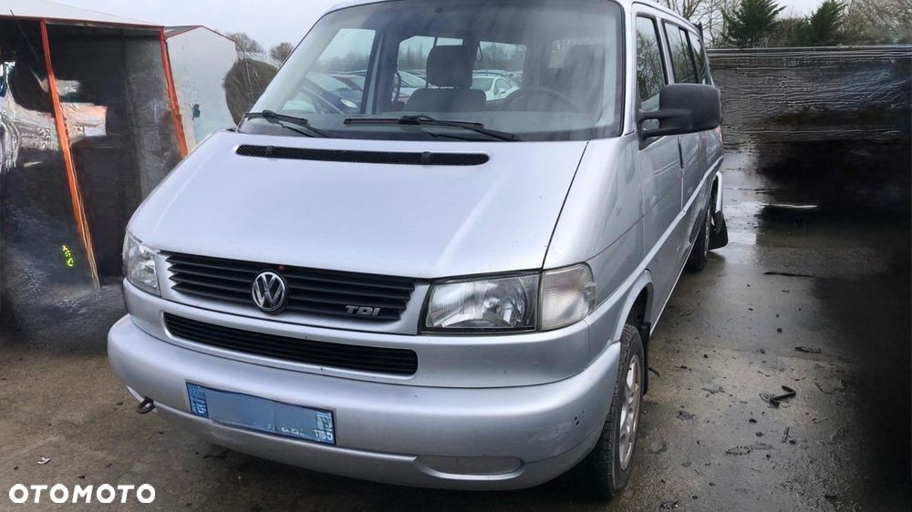 Volkswagen Caravelle - 1