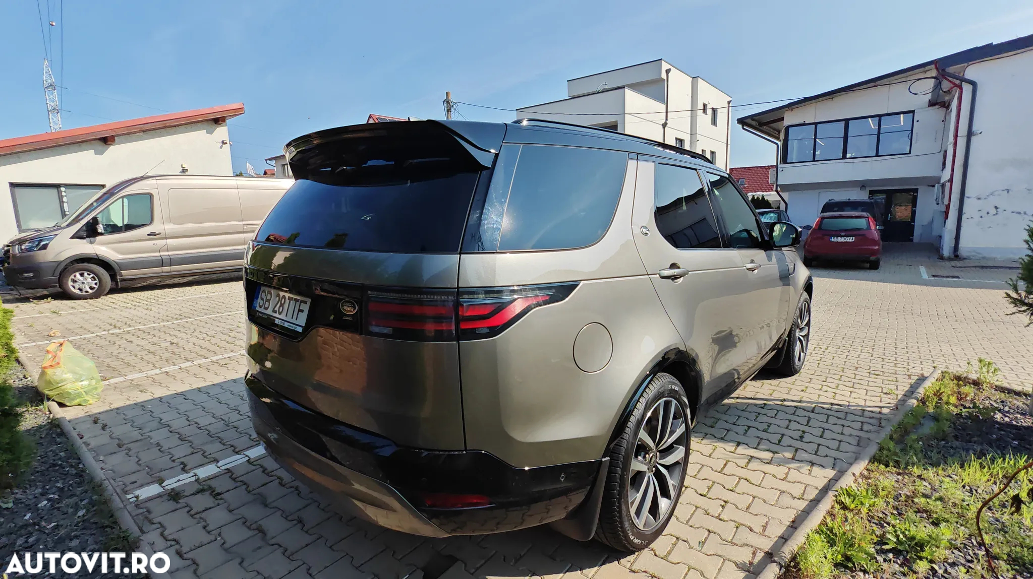 Land Rover Discovery 3.0D 300 MHEV R-Dynamic SE - 5