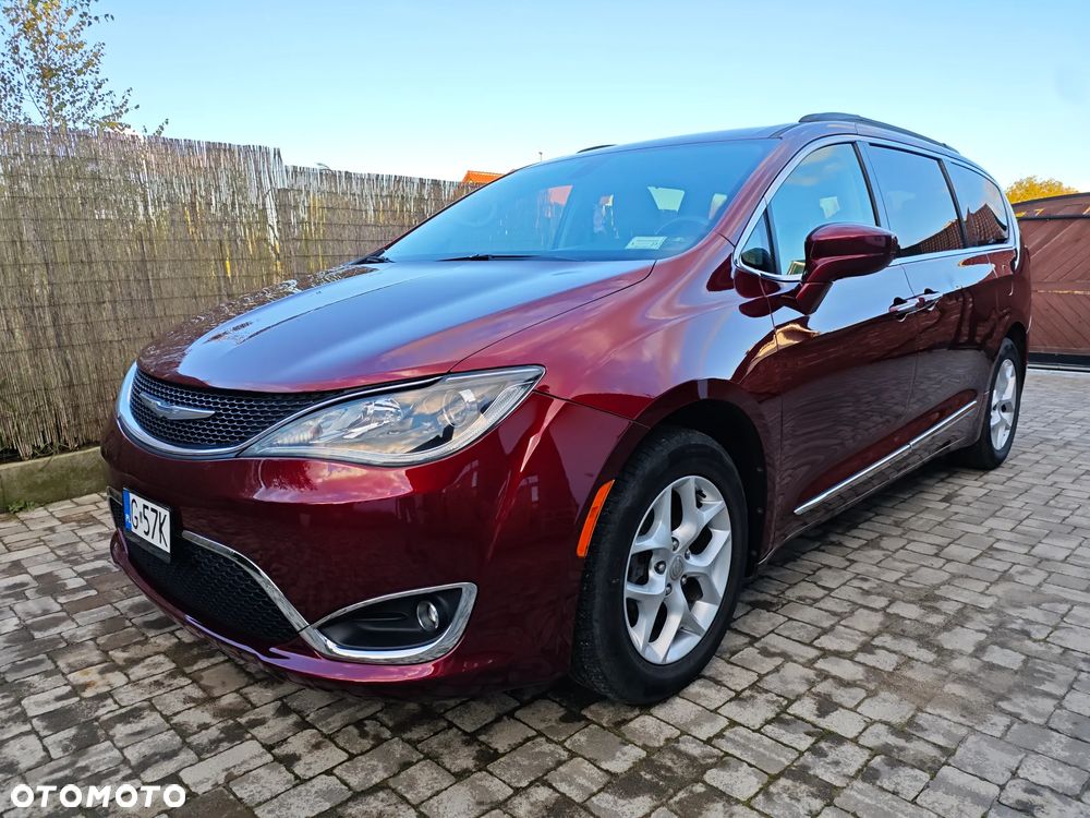 Chrysler Pacifica - 1