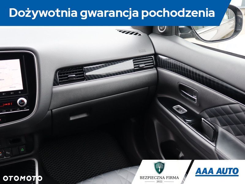 Mitsubishi Outlander - 10