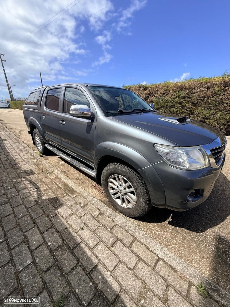 Toyota Hilux - 1