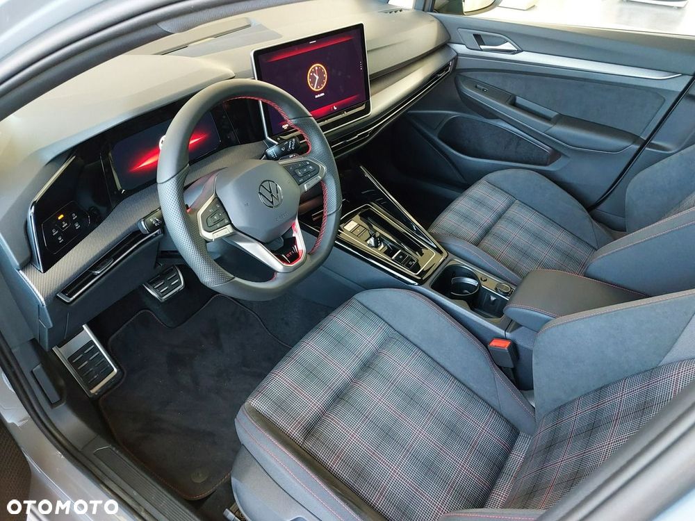 Volkswagen Golf - 11