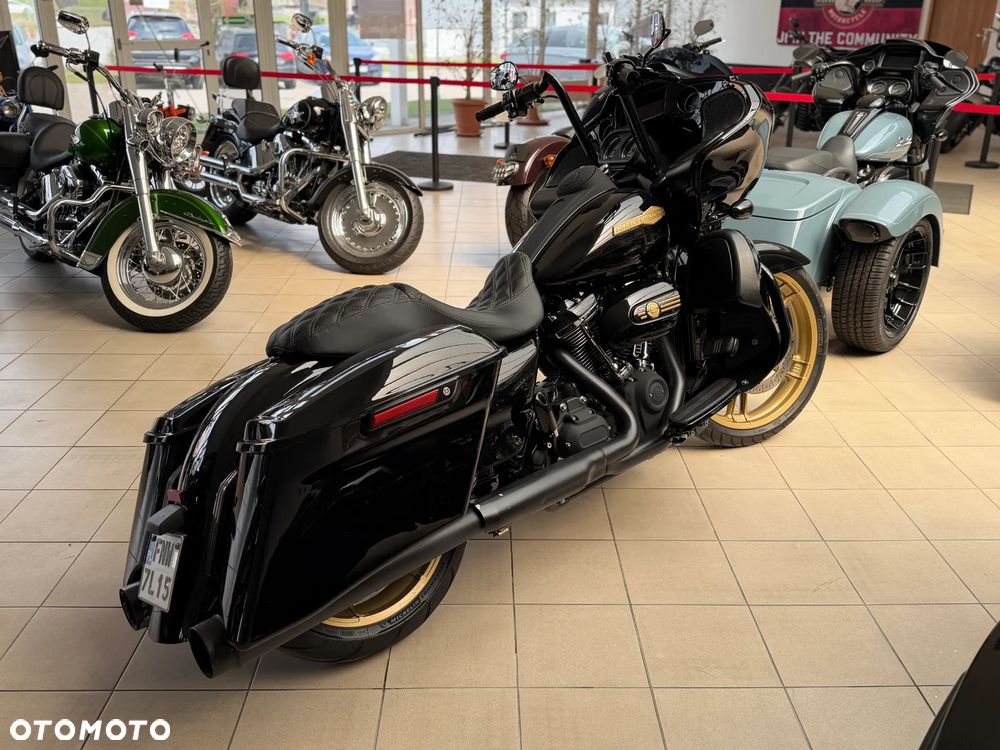 Harley-Davidson Touring Road Glide - 11