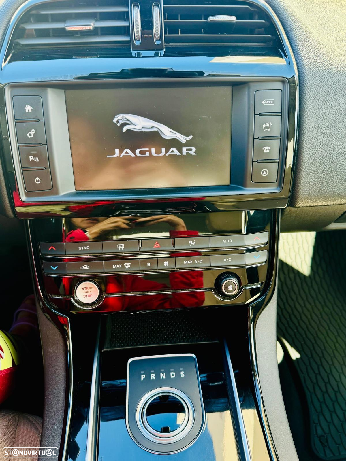 Jaguar XE 2.0 D Prestige Aut. - 9