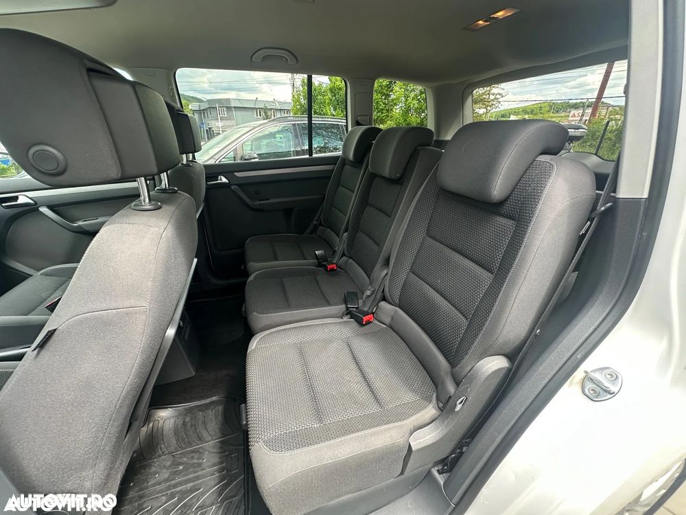 Volkswagen Touran - 17