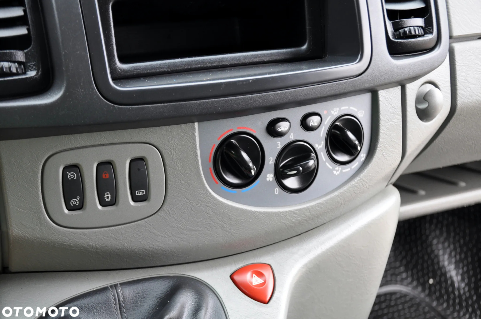 Opel VIVARO - 23