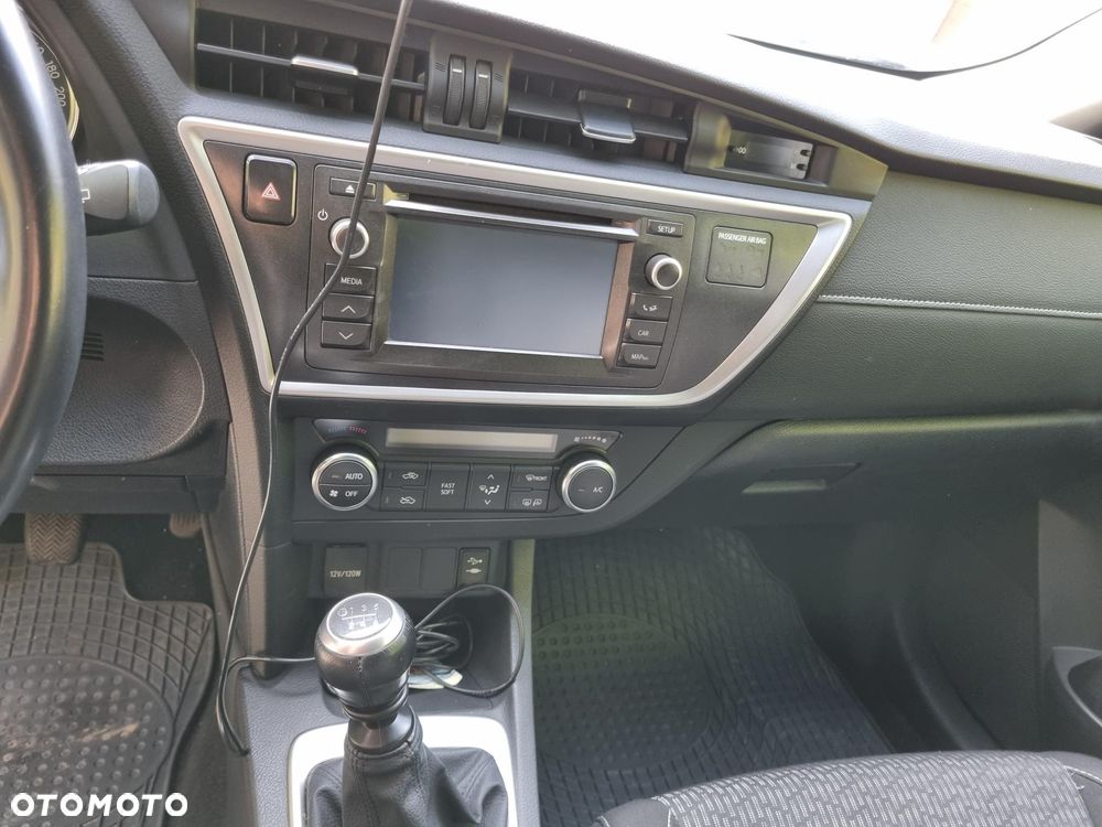 Toyota Auris 1.6 Premium + - 16