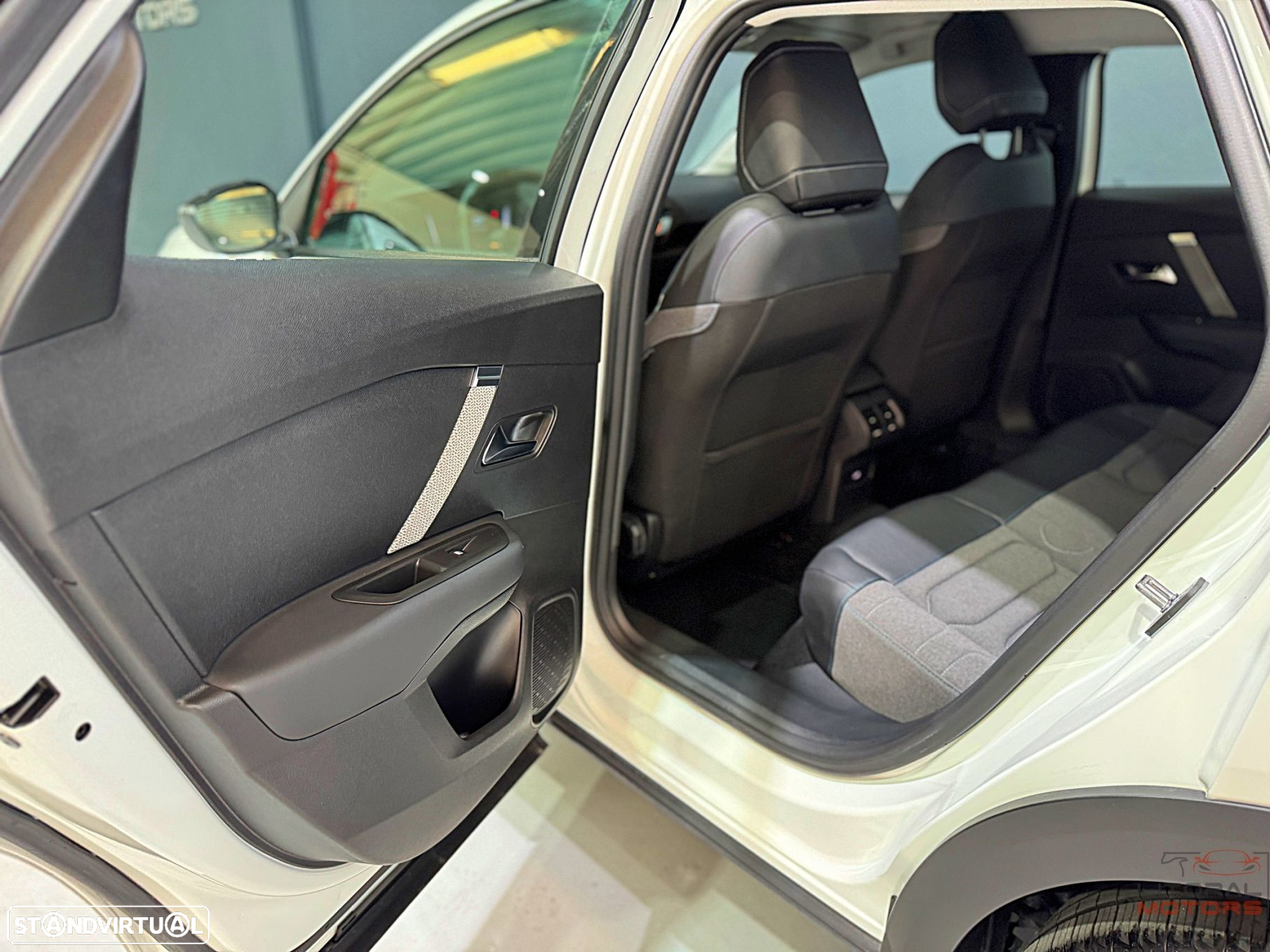 Citroën C4 X 1.2 PureTech Shine EAT8 - 15