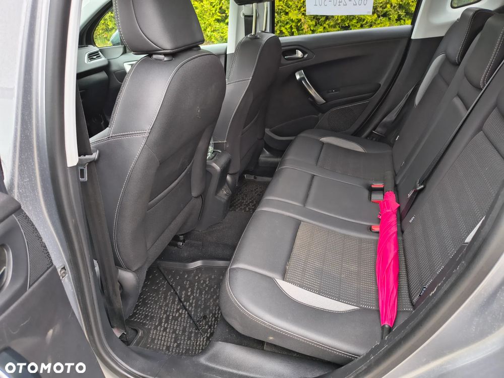 Peugeot 2008 1.2 Pure Tech Allure S&S - 11