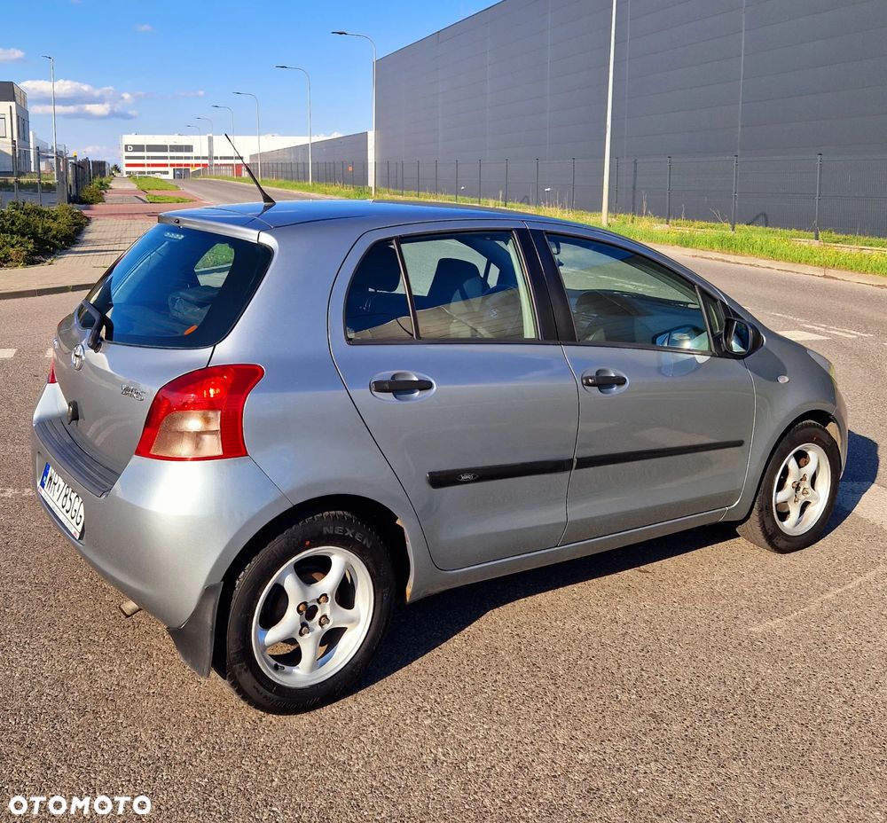 Toyota Yaris 1.3 Sol - 4