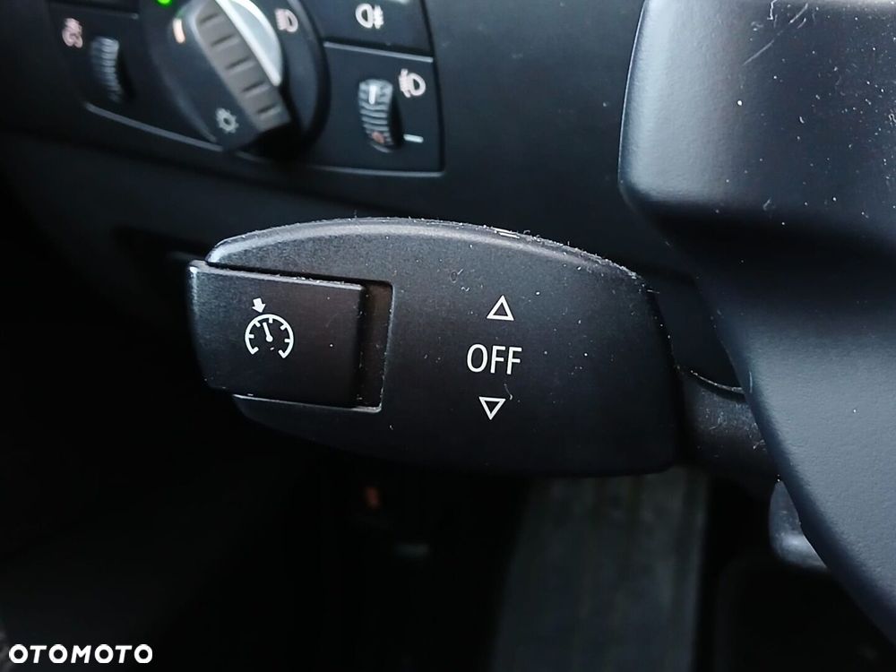 BMW Seria 5 540i - 29