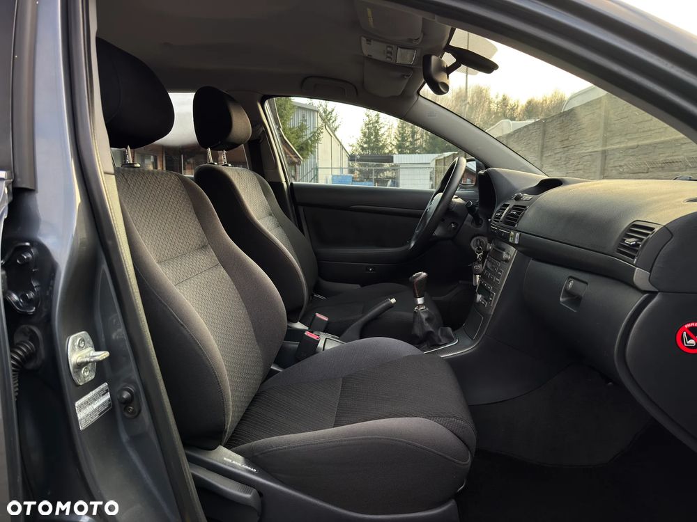 Toyota Avensis 2.0 VVT-i Sol - 16