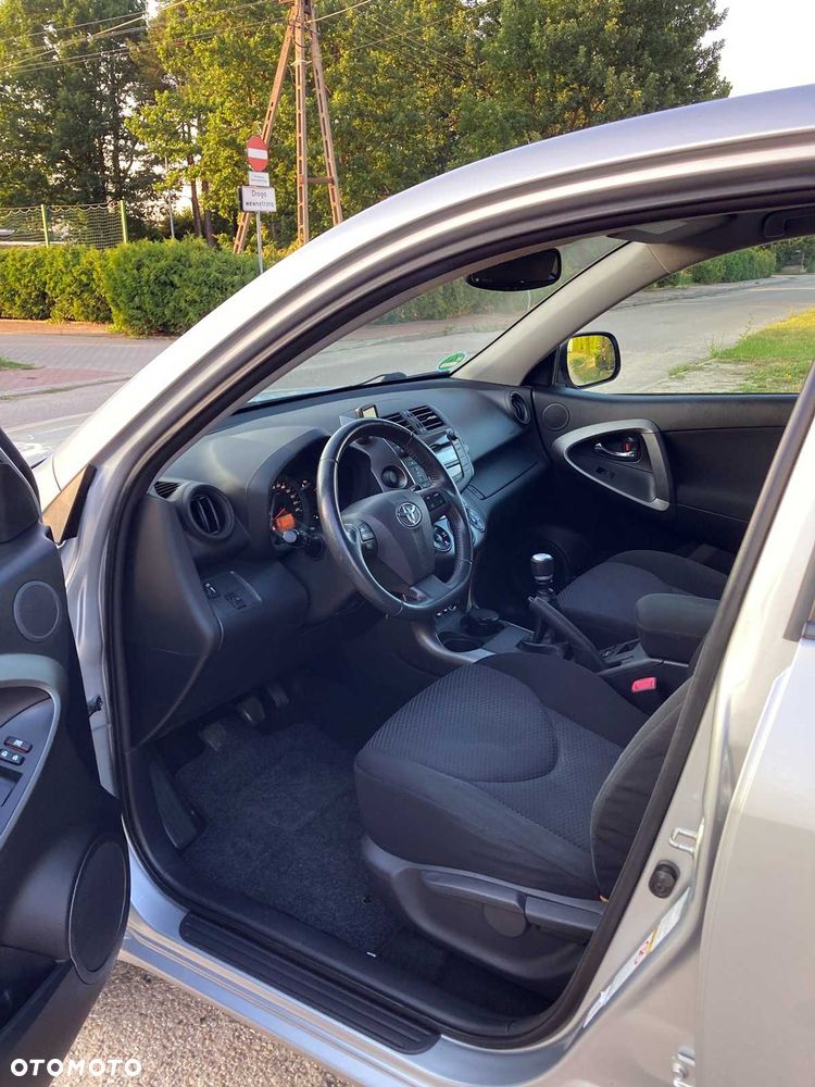 Toyota RAV4 - 6