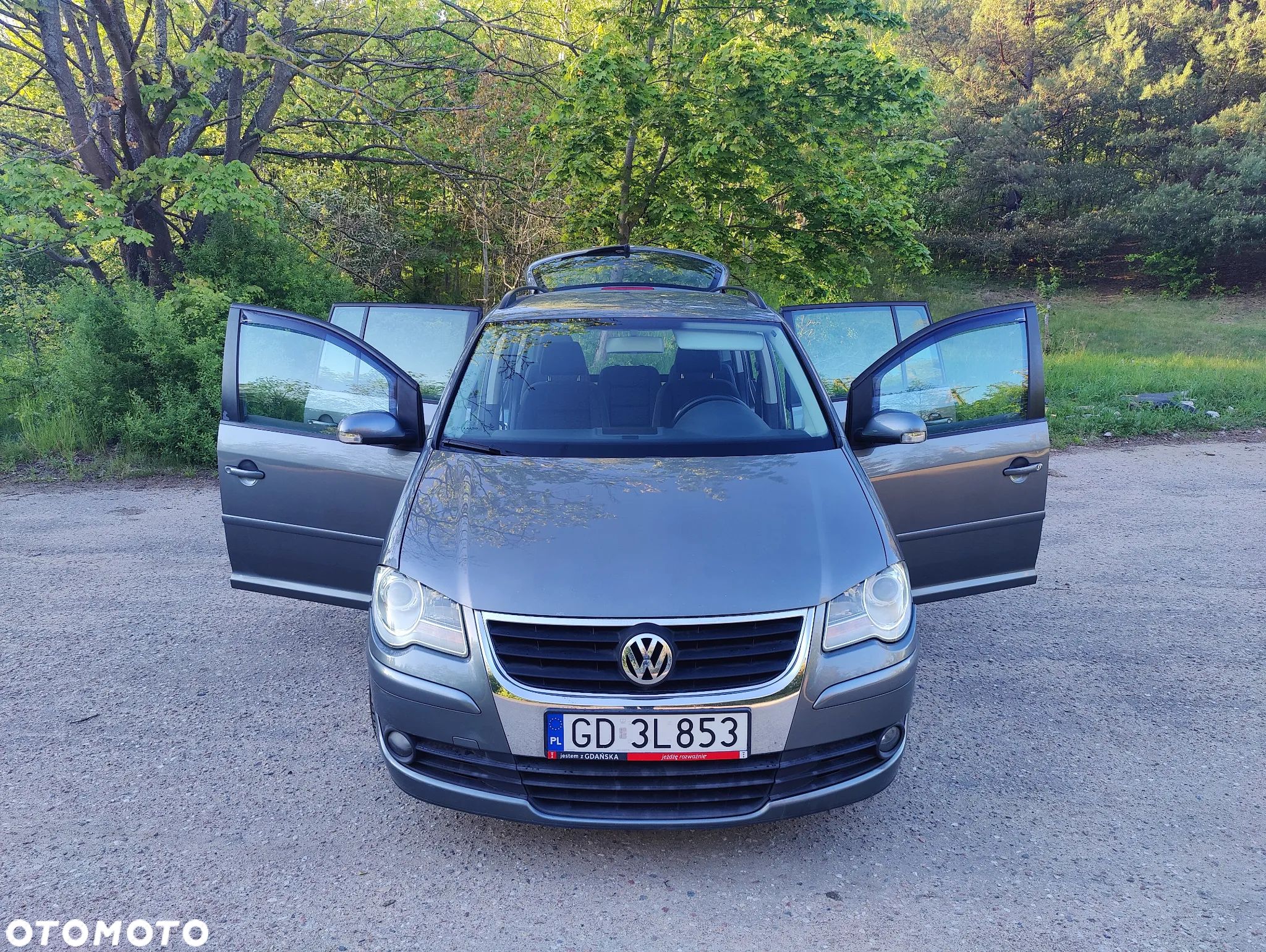 Volkswagen Touran - 1