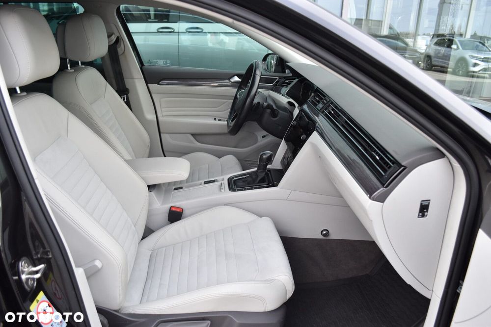 Volkswagen Passat Variant 1.5 TSI EVO Elegance DSG - 35
