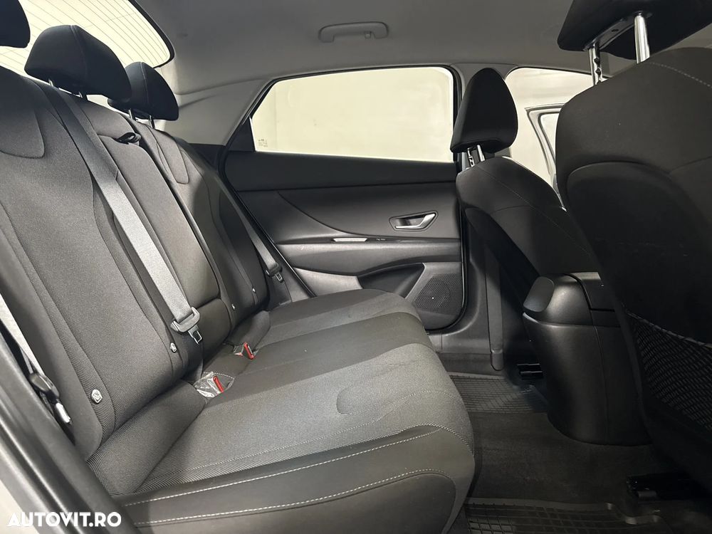 Hyundai Elantra - 13