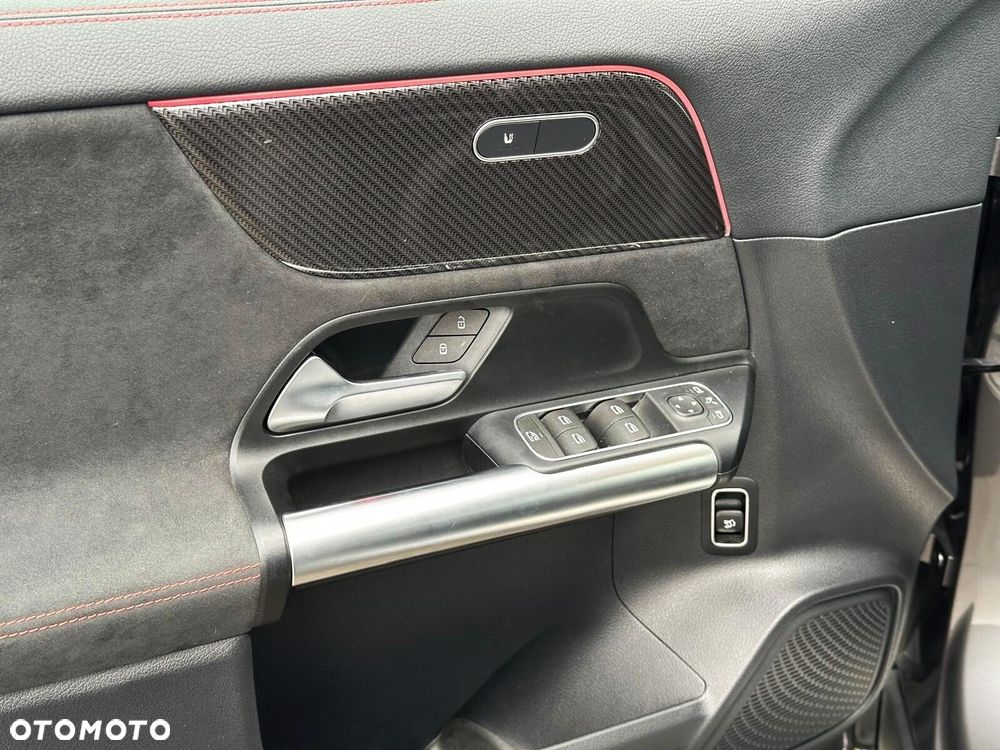 Mercedes-Benz GLA - 16