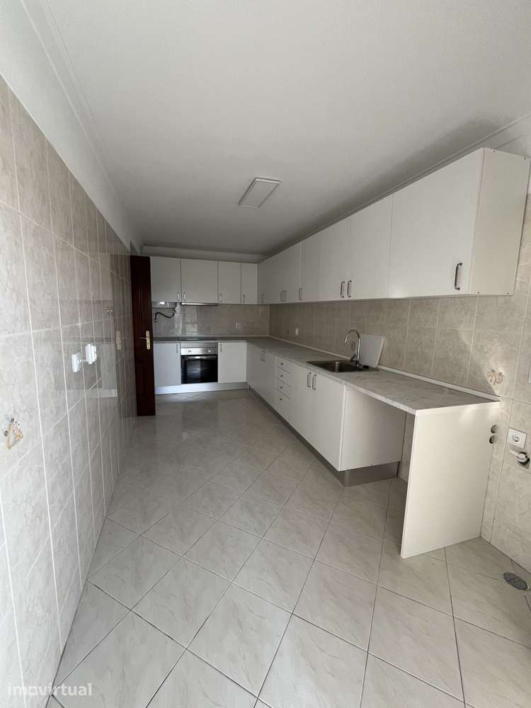 T3 Remodelado com 103 m2 - 5. º Andar c/Elevador - Localização Premium - Grande imagem: 2/28