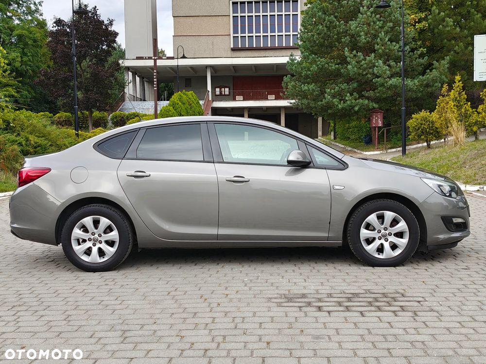 Opel Astra 1.6 EU6 - 11