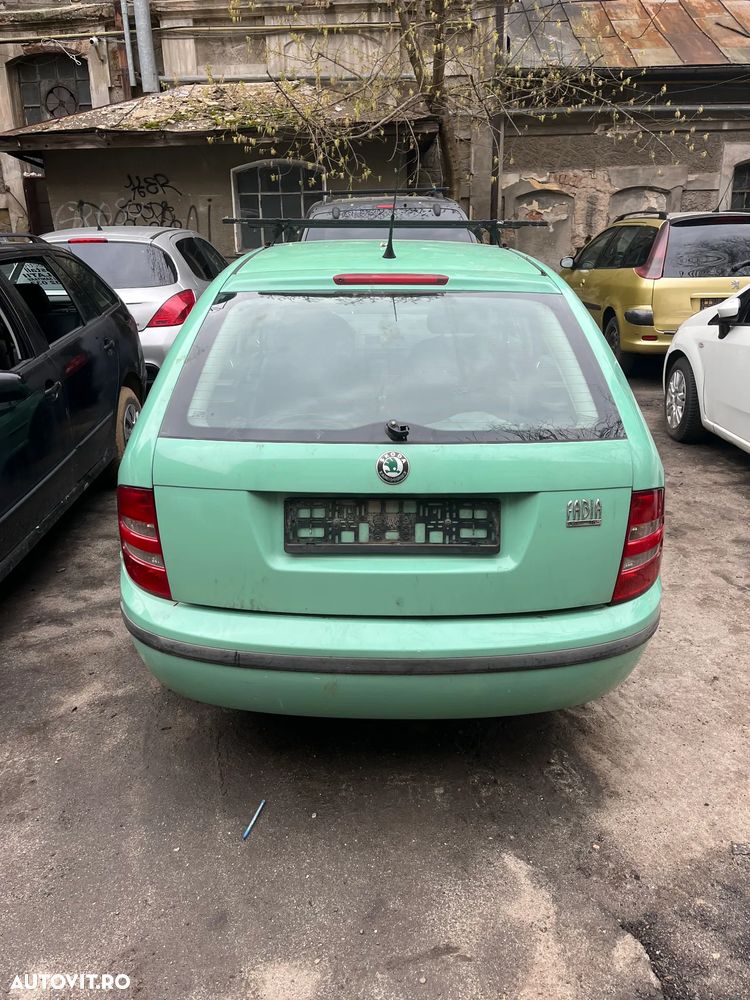 Dezmembrez Skoda Fabia 1 break verde 1,4 16v 2003 - 12