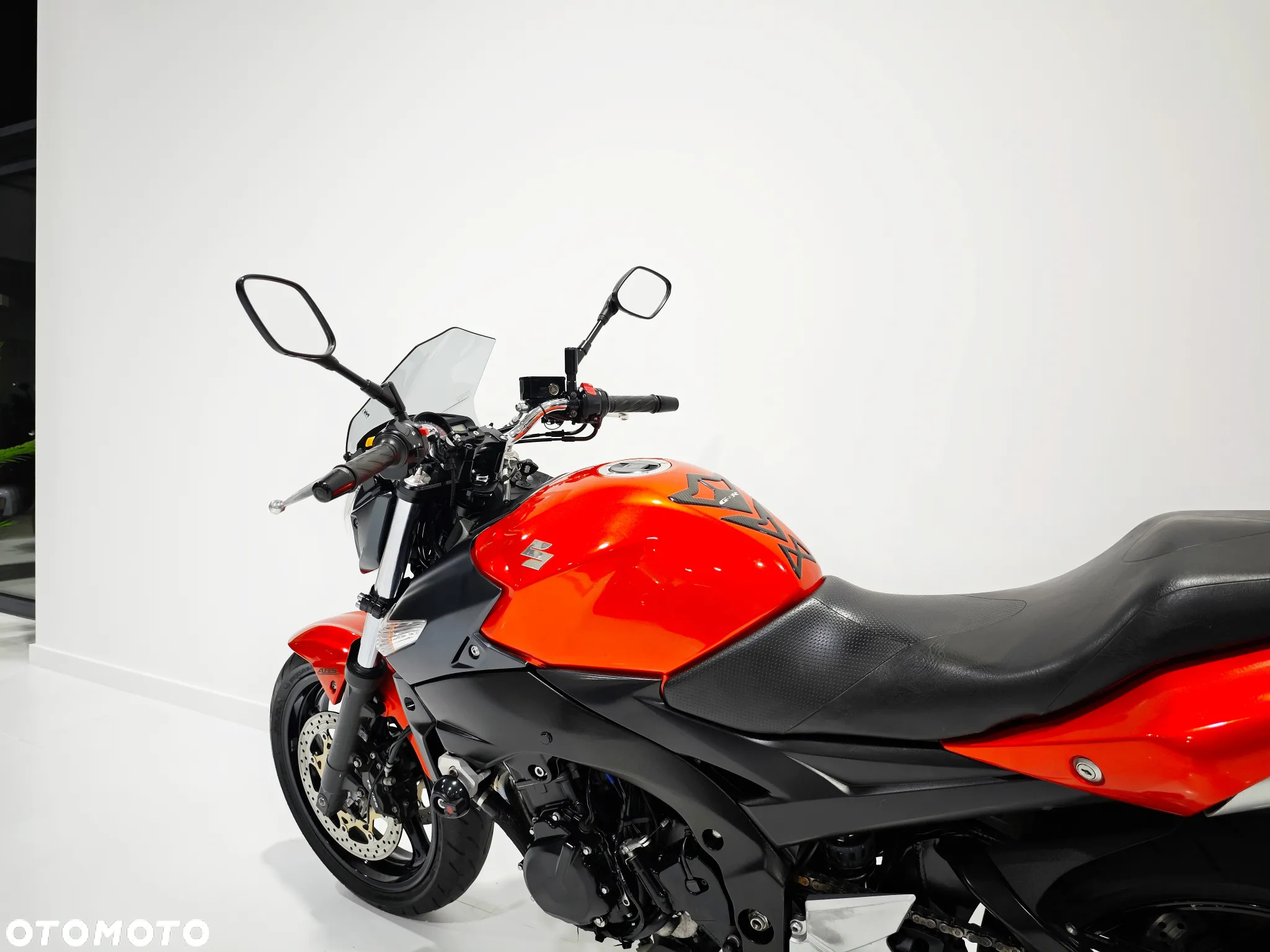 Suzuki GSR - 20