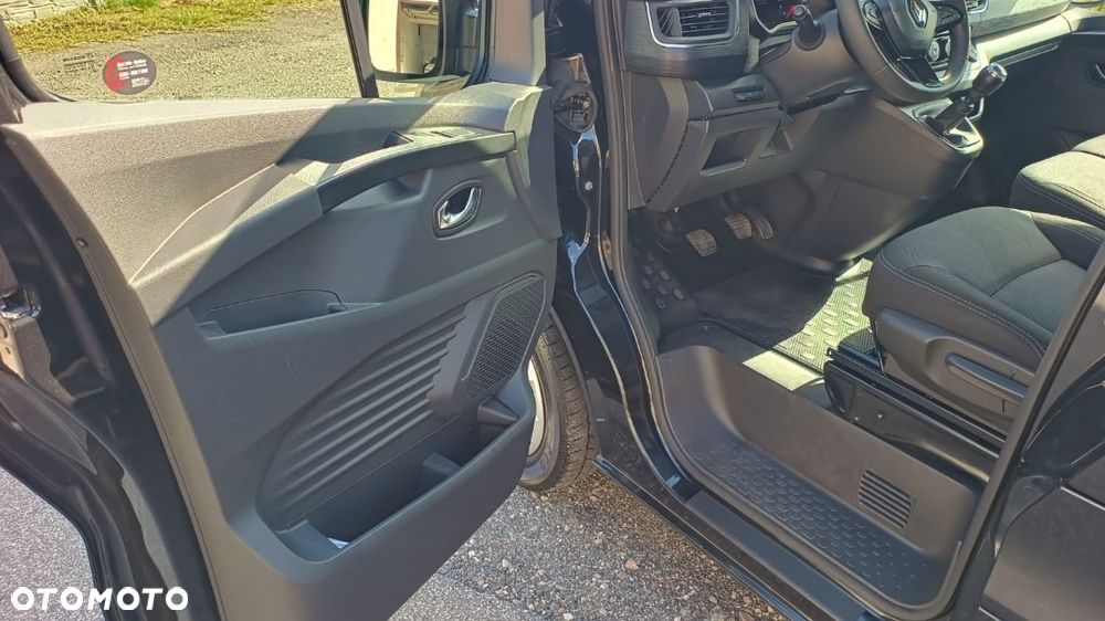 Renault Trafic 2.0 dCi - 11