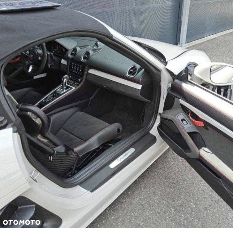Porsche 718 Spyder - 8