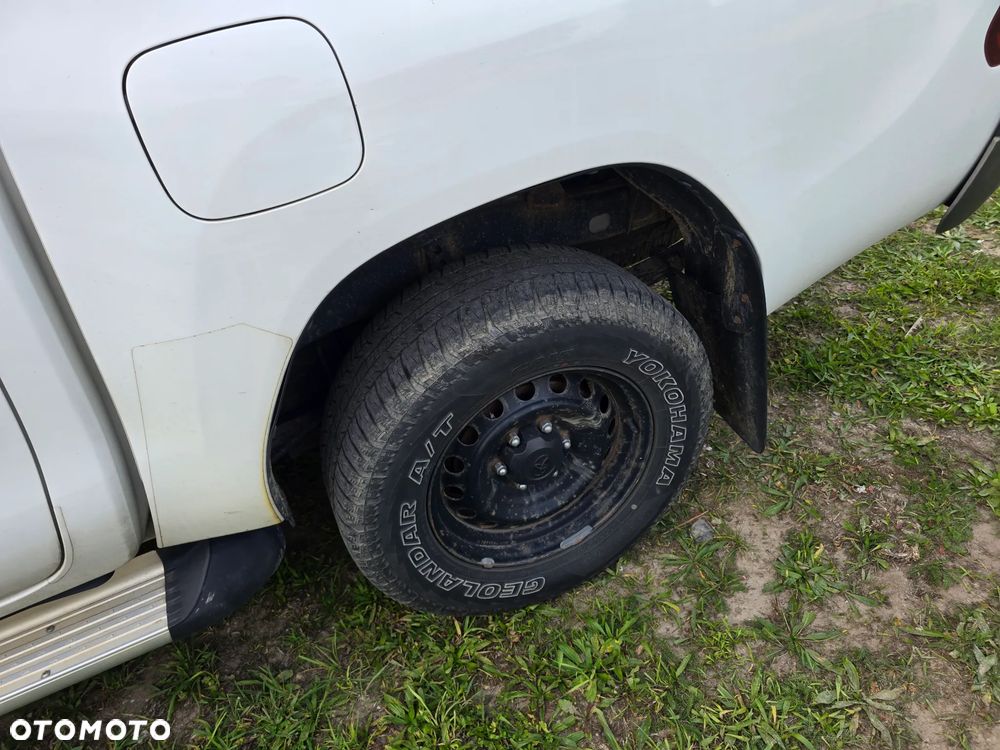 Toyota Hilux - 12
