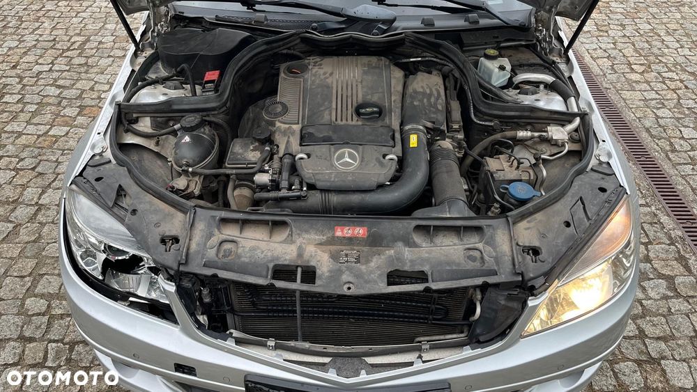 Mercedes-Benz Klasa C 180 T CGI BlueEFFICIENCY - 23