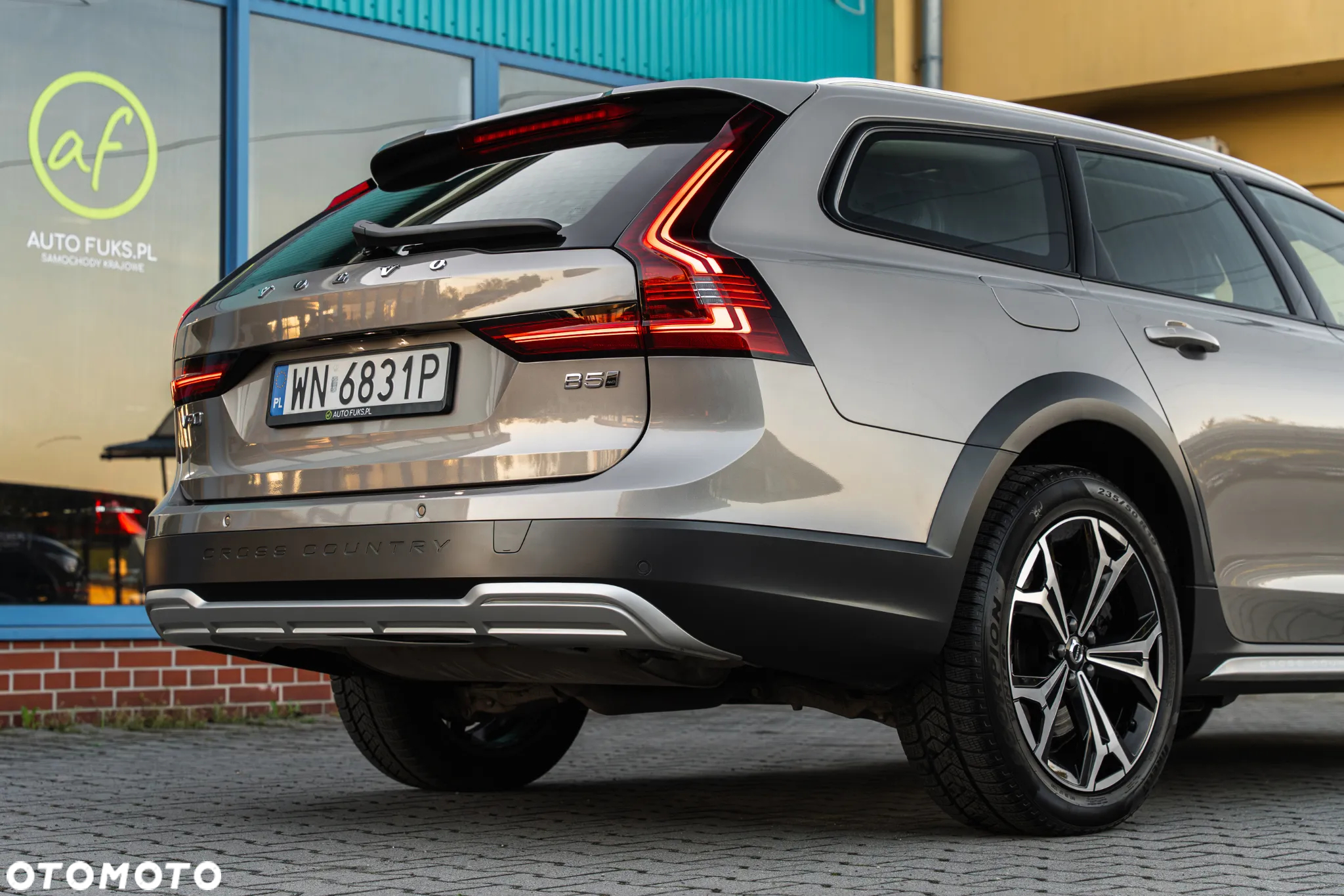 Volvo V90 Cross Country - 12