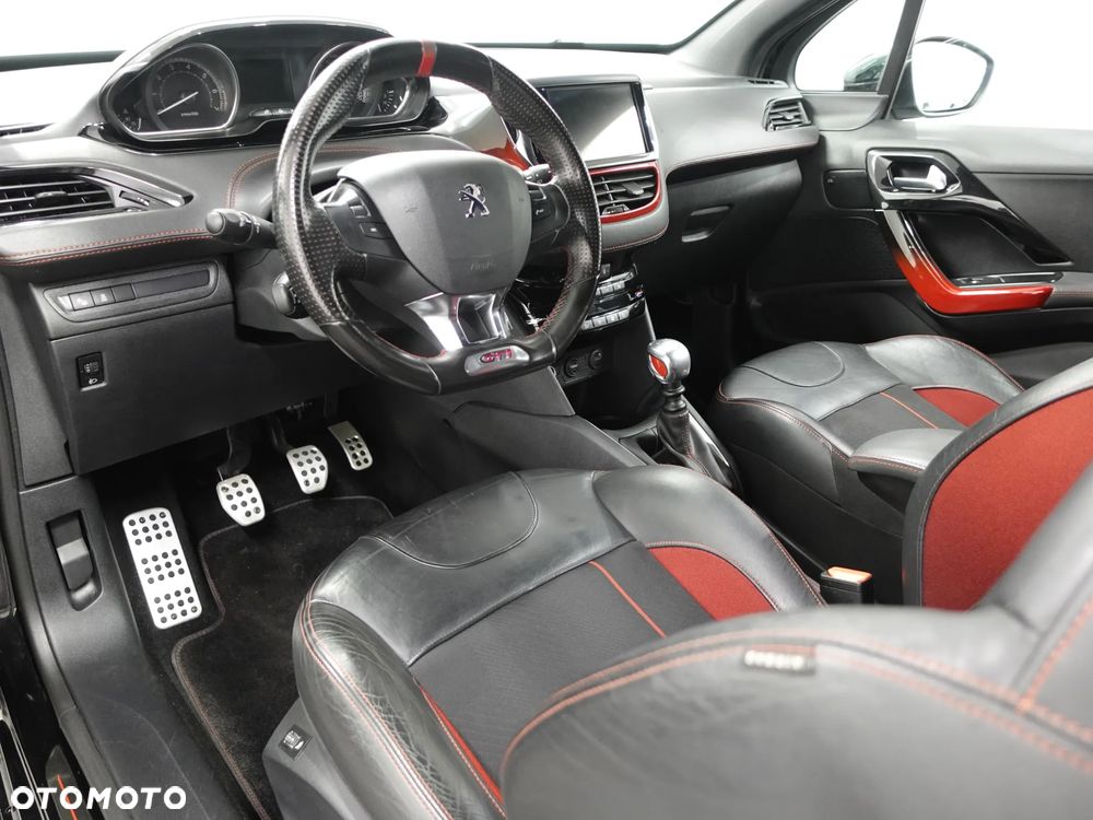 Peugeot 208 GTI 200 THP - 21