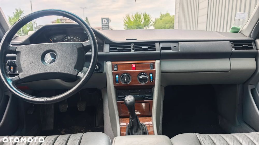 Mercedes-Benz Klasa E - 16