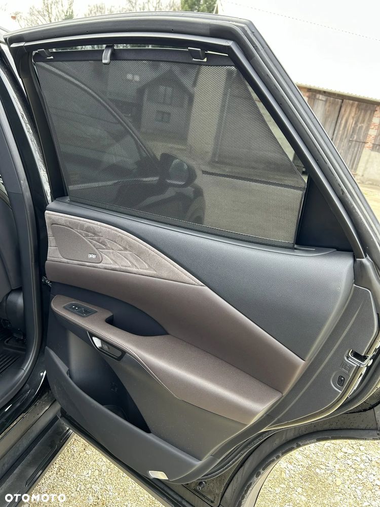 Lexus RX 450h+ Omotenashi - 15