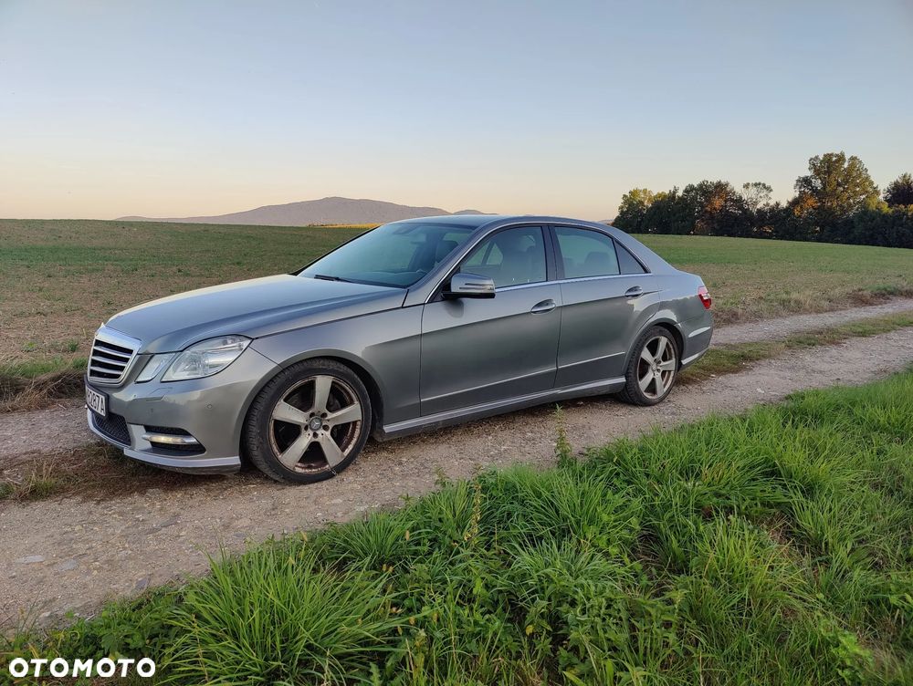 Mercedes-Benz E-Class 2012 photo 4