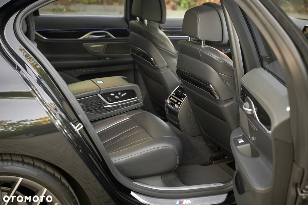 BMW Seria 7 730d xDrive mHEV - 26