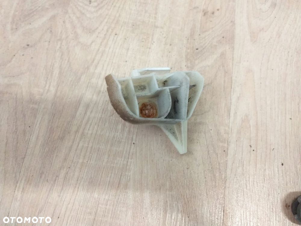 Toyota Prius C AQUA ŚLIZG LAMPY prawy tył - 1