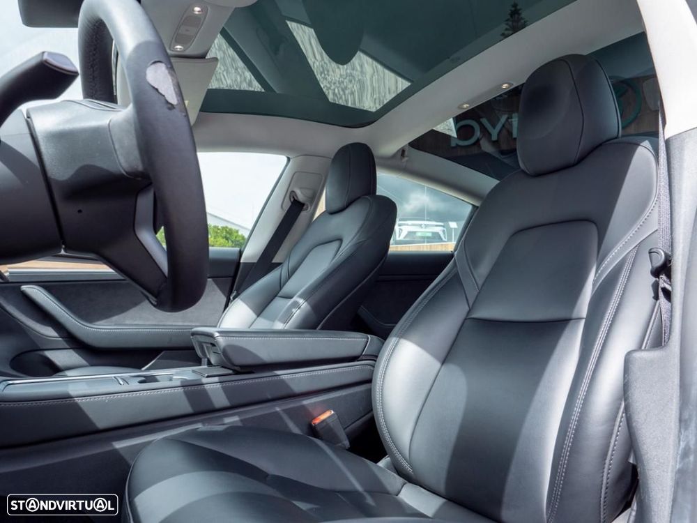 Tesla Model 3 - 24