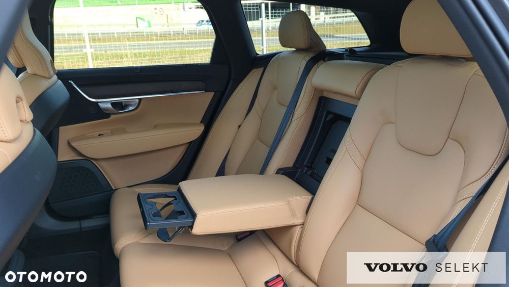 Volvo V90 Cross Country - 17
